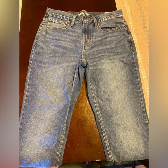 Old Navy Basic Athletic Medium Wash Denim Jeans - Picture 3 of 6
